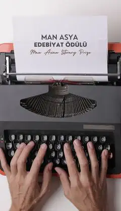 Daktiloda yazılmış Man Asya Edebiyat Ödülü başlığı – Asya edebiyatına dair içerik görseli
