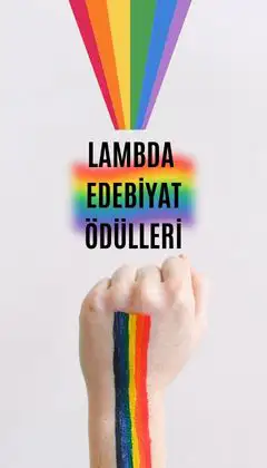 Lambda Edebiyat Ödülleri logosu, gökkuşağı renkleriyle süslenmiş bir yumruk simgesi üzerinde